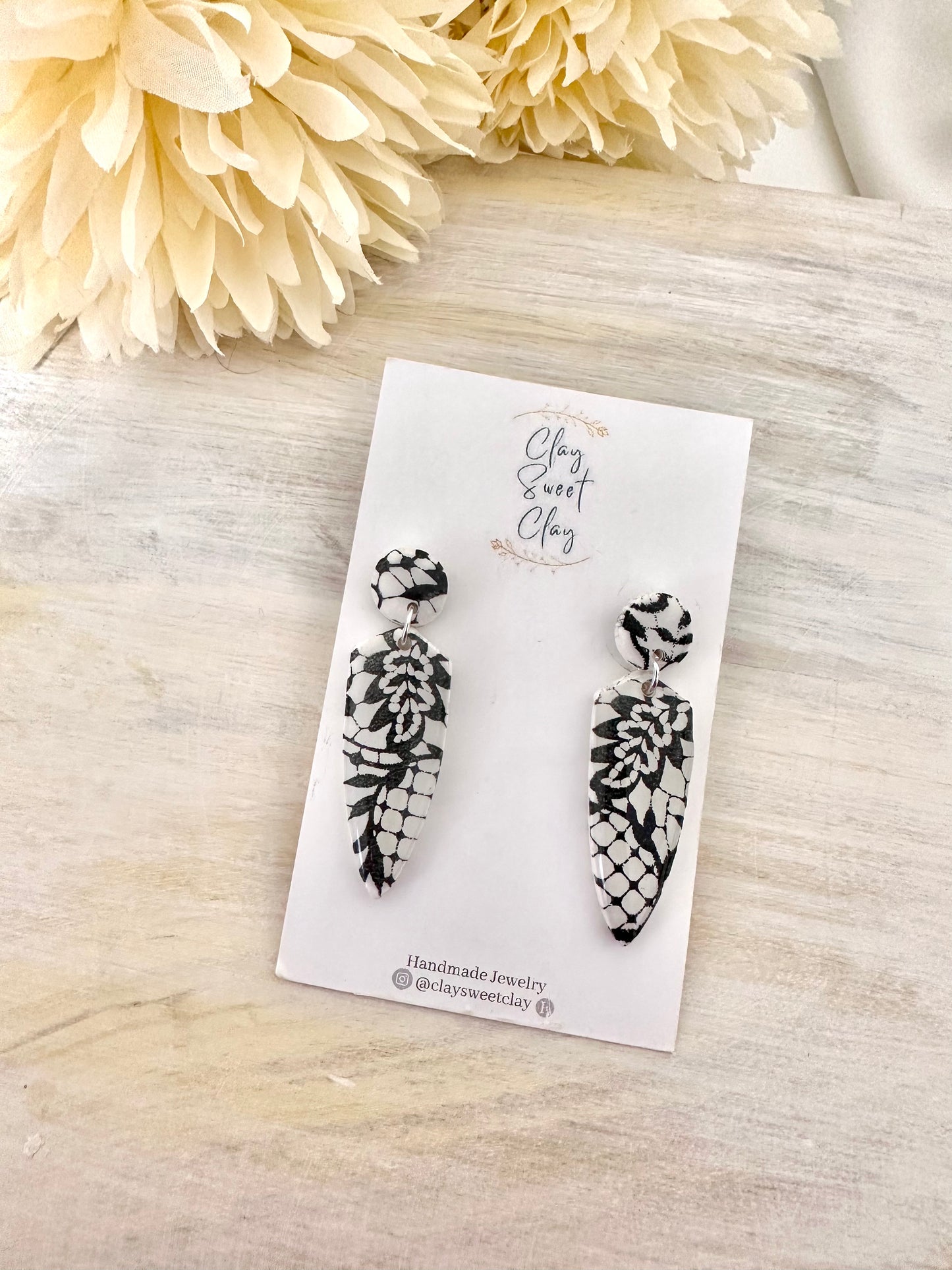 Black & White Lace Earrings - Dagger